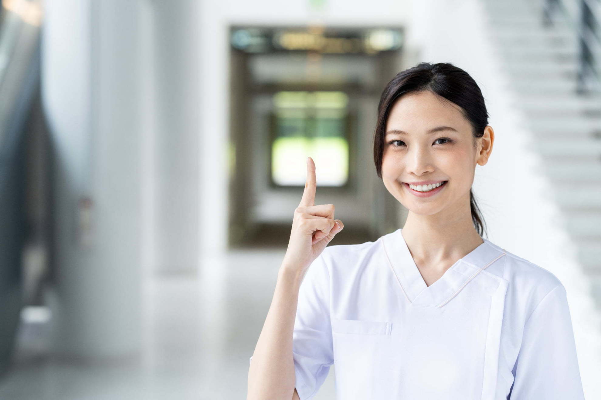 MFTトレーニングを継続するためのコツを説明する歯科医