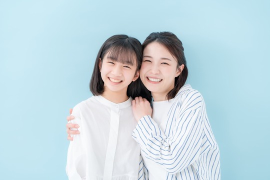 笑顔の母娘