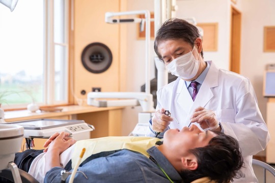 虫歯を治療しているイメージ