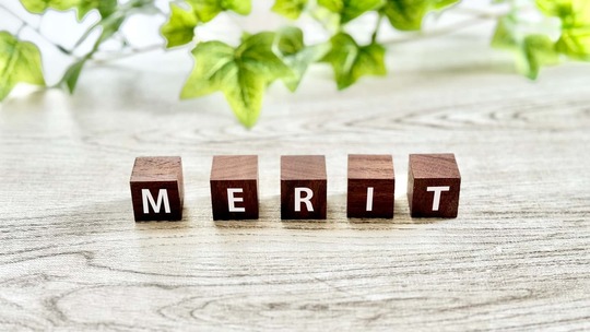 インビザラインですきっ歯を治すメリットのイメージ