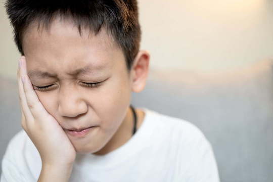 悪い歯並びが原因で虫歯になった子ども