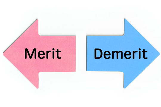 インビザライン・ファーストのメリットとデメリットを説明するイメージ